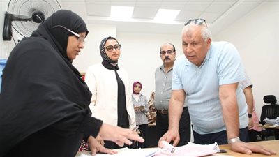 في زيارة مفاجئة.. محافظ الوادي الجديد يتابع منظومة العمل بصندوق استصلاح الأراضي 