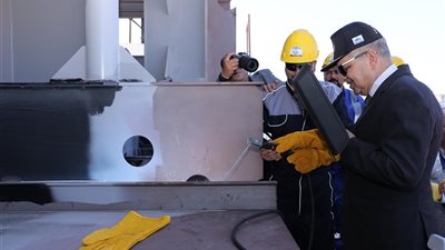 الفريق أسامة ربيع يتفقد مواقع هيئة قناة السويس ببورسعيد.. ويشهد انطلاق بناء معديات بالطاقة النظيفة