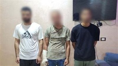 القبض على 3 أشخاص اعتدوا بعصا خشبية على عامل بمحطة وقود في وادي النطرون 