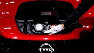 نيسان تخفض خطة إنتاج «ليف» الجديدة بسبب نقص البطاريات