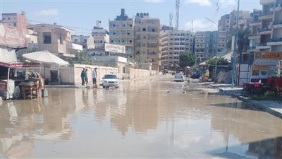 مياه الصرف تغرق شوارع الإذاعة والتليفزيون بمطروح.. والأهالي يشتكون من الإهمال