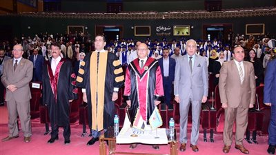 جامعتي سوهاج والمصرية للتعلم الإلكتروني الأهلية تحتفلان بتخرج دفعة جديدة من طلاب إدارة الأعمال وتكنولوجيا المعلومات