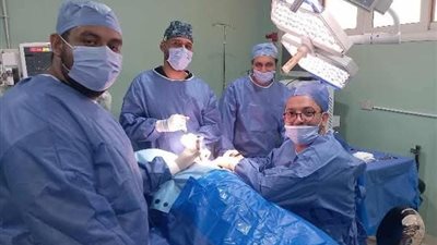 7 ساعات داخل العمليات.. إجراء جراحة دقيقة لاستئصال ورم خطير من إبط شاب بمستشفى قنا الجامعي 