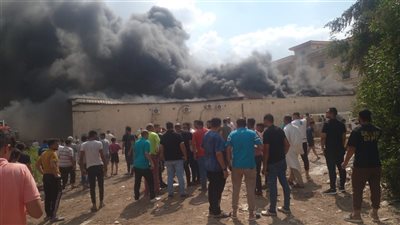 بينهم رجال من الحماية المدنية.. إصابة 9 أشخاص في حريق مصنع فايبر بالغربية | أسماء 