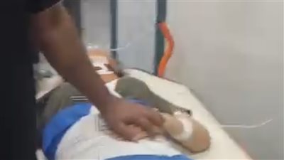 مش لاقي دكتور ينقذها.. والد مصابة سقطت من الطابق الرابع يستغيث بسبب مستشفى بنها التعليمي