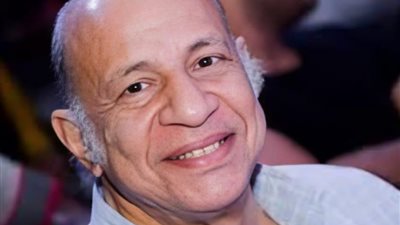 الفنان عيد أبو الحمد يكشف موعد خروجه من المستشفى