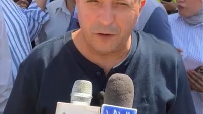 محافظ بورسعيد يتصل بمسؤولين لسرعة إنهاء خدمات المواطنين وحل مشكلاتهم