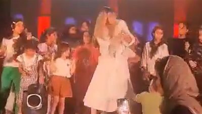 بسبب رقص امرأة غير محجبة مع بعض الأطفال.. إيران تشدد قبضتها على الأنشطة الترفيهية