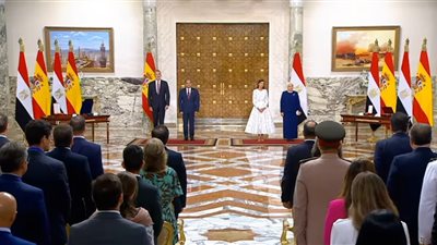 أرفع أوسمة مدريد.. ملك إسبانيا يهدي الرئيس السيسي قلادة إيزابيل لاكاتوليكيا