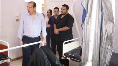 في زيارة مفاجئة.. نائب وزير الصحة يوجه باستبعاد مدير مناوب بمستشفى قطور المركزي بالغربية لتغيبه عن العمل