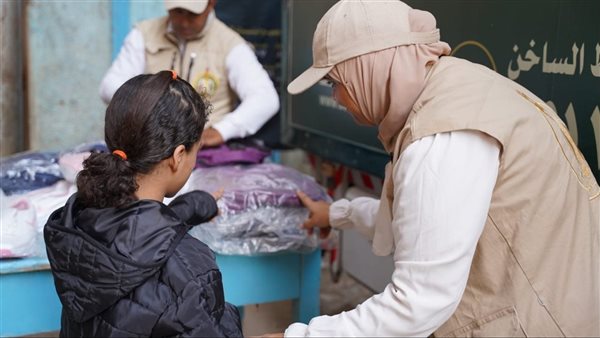 بيت الزكاة يوزع المستلزمات