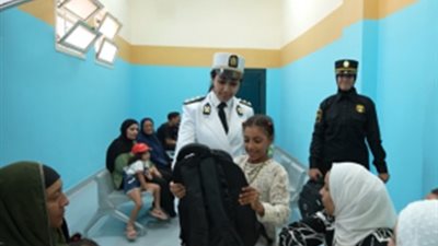  الداخلية: توزيع حقائب ومستلزمات مدرسية على أبناء نزلاء مراكز الإصلاح والتأهيل والمفرج عنهم|صور