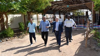 بعد إقالة مديرتها.. محافظ أسوان يوجه بمتابعة جاهزية مدرسة الشهيد عمرو فريد للغات لاستقبال العام الدراسي الجديد