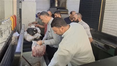 غلق وتشميع مطعم لاستخدامه مواد غذائية غير صالحة للاستهلاك الآدمي بالبحيرة