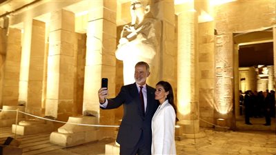 ملك وملكة إسبانيا في جولة سياحية بمعبد حتشبسوت بالأقصر| صور