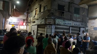 مروءة أهالي المنشية.. أنقذوا فتاة هددت بإلقاء نفسها من أعلى عقار وشكلوا دروعا بشرية بالإسكندرية