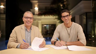 شريف إكرامي بعد توقيع عقود كتاب برشامة: هذا جزء مني ومن الرحلة