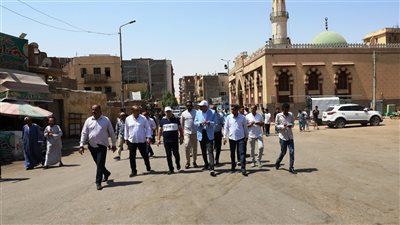 محافظ أسوان في جولة مفاجئة: غرامات فورية لإزالة الإشغالات والتعديات بالشوارع والأسواق