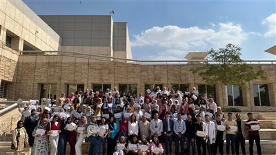 جولة ميدانية لطلاب رواد الحضارة داخل معامل ترميم الآثار بالمتحف القومي للحضارة | صور