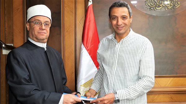 محافظ السويس ومدير