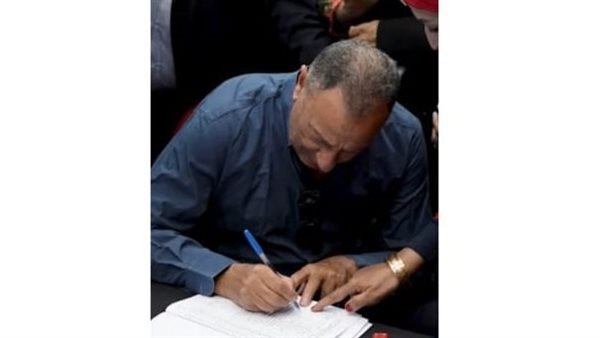 الخطيب خلال الإدلاء