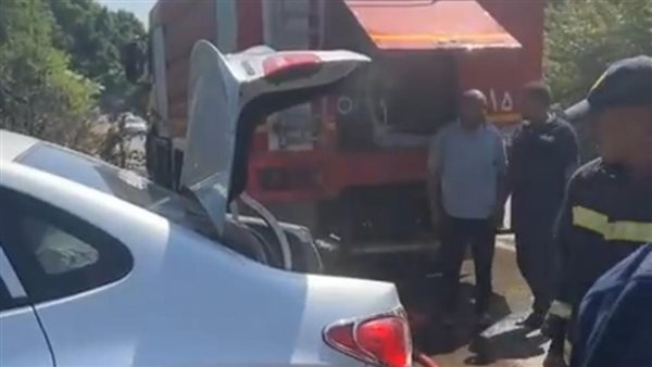 نشوب حريق بسيارة