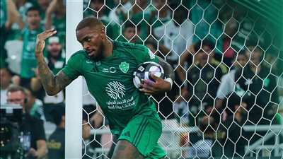 منافس بيراميدز.. أهلي جدة يتعادل امام الهلال 3-3 في الدوري السعودي