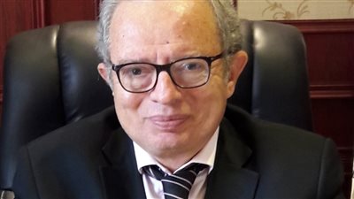 ندب الدكتور حسين عيسى مستشارًا لوزير التعليم العالي للسياسات المالية والاقتصادية