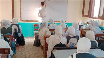 محافظ بني سويف يتابع انتظام الدراسة في أول أيام العام الدراسي الجديد