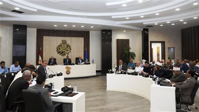 محافظ أسوان يمنح مهلة أخيرة لأصحاب طلبات التقنين حتى الاثنين المقبل.. ويناشدهم استثمار الفرصة قبل تطبيق القانون الجديد