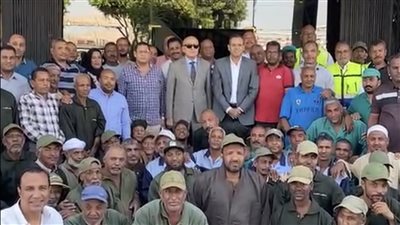 بعد نجاح زيارة ملك وملكة إسبانيا.. محافظ الأقصر يكرم عمال النظافة بالمحافظة ويصرف لهم مكافآت تقديرية