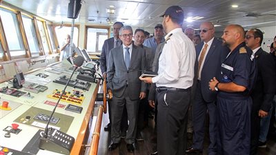 رئيس مصلحة الجمارك: تحسين إدارة المخازن.. وتحقيق الانضباط والشفافية في العمل