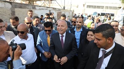 لنظافة وتجميل الشوارع.. وزير الشباب ومحافظ القاهرة يدشنان مبادرة الكيانات الشبابية بالمطرية| صور