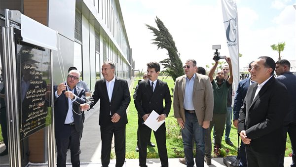 رئيس الوزراء يفتتح