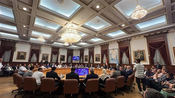 محافظ القاهرة ووزير