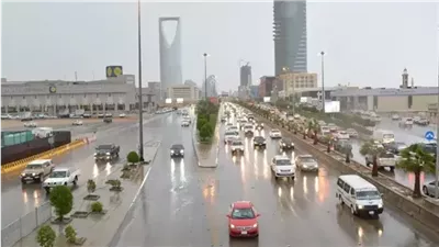 أمطار رعدية غزيرة وسيول تضرب مكة والمدينة ومناطق أخرى بالسعودية