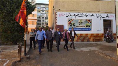 محافظ أسيوط يتفقد المدارس في أول أيام الدراسة ويهنئ الطلاب بالعام الجديد