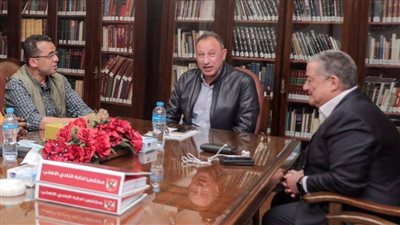 شوبير: الخطيب رجع من العمرة تعبان.. وهناك قلق بعد غيابه عن آخر جلستين للمجلس