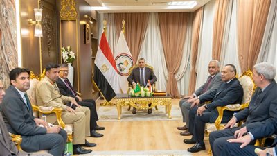 وزير الإنتاج الحربي يستقبل السفير الباكستاني بالقاهرة لبحث أوجه التعاون في مجال التصنيع العسكري والمدني