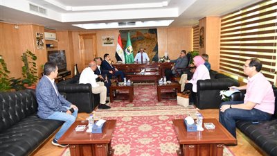 محافظ الفيوم يشدد على تكثيف حملات النظافة ورفع الإشغالات وسرعة التعامل مع طلبات التقنين