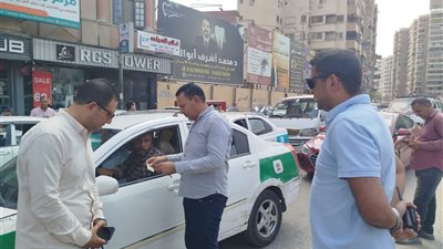 حملة مكبرة لإدارة المواقف ومباحث المرور لضبط تعريفة الميكروباص في شوارع الفيوم