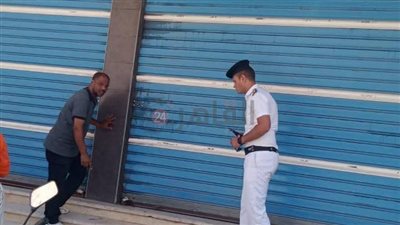 بينها ماركت شهير.. إغلاق عدد من المحلات التجارية المخالفة بحي جنوب الغردقة