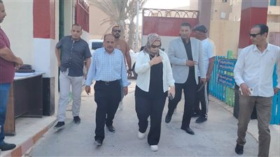 مدير تعليم مطروح تتابع انتظام العملية التعليمية بعدد من مدارس المحافظة