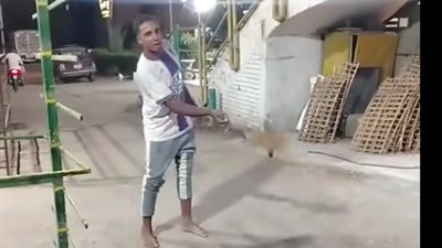 الأمن يفحص فيديو تعذيب شخص للحيوانات وإلقائها من أماكن مرتفعة