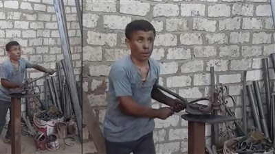 بعد نشر القاهرة 24.. التضامن تبحث حالة الشاب الكفيف شنودة عامل اللحام بالمنيا