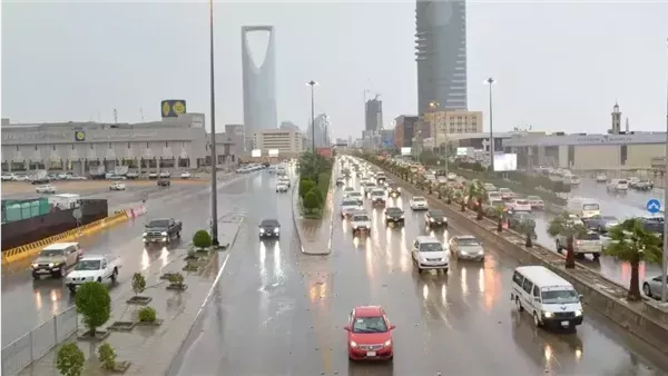 أمطار رعدية غزيرة