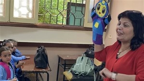 معلمة تبهر الأطفال