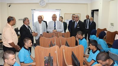 محافظ القليوبية يتفقد مدرسة إيجيبت جولد للتكنولوجيا التطبيقية بالعبور 