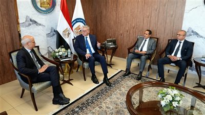 12 ألف برميل يوميًا.. تحويل الاكتشافات في حقول عجيبة للبترول بالصحراء الغربية إلى إنتاج الفعلي