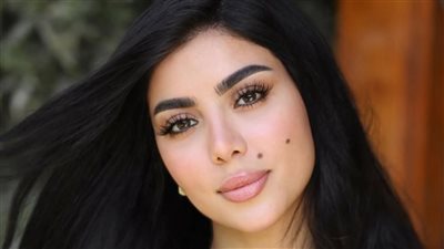 كارولين عزمي تكشف عن موقف من معجب: بيبعتلي رسايل بقاله سنتين